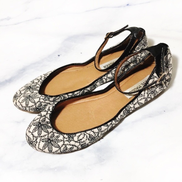 Steve Madden Black & White Floral Print Flats - Picture 1 of 5
